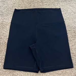 aritzia tna actions 7inch shorts
